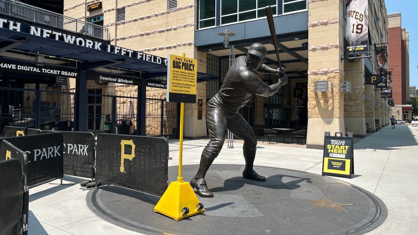 Pirates vs. Astros, 6:40 p.m. taken on the North Shore (Live coverage). Photo by JOSE NEGRON / DKPS
